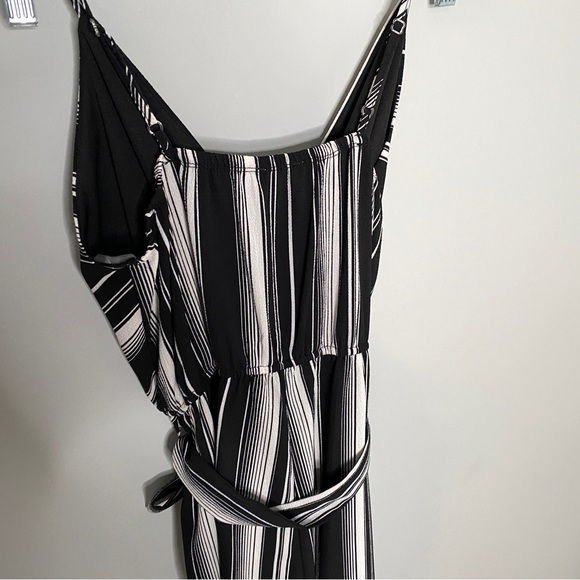 NWT Ardene Black and White Jumpsuit (medium) - Picture 4 of 6